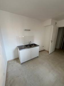 For sale Istres 3 rooms 66 m2 Bouches du Rhone (13800) photo 4