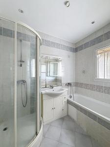 For sale Pontet 7 rooms 190 m2 Vaucluse (84130) photo 4