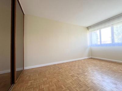 For sale Chesnay 4 rooms 82 m2 Yvelines (78150) photo 3