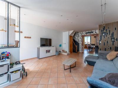 For sale Saint-jean-d'angely 8 rooms 210 m2 Charente maritime (17400) photo 2