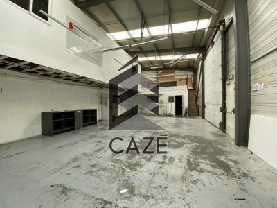 Louer Commerce 365 m2 Bordeaux
