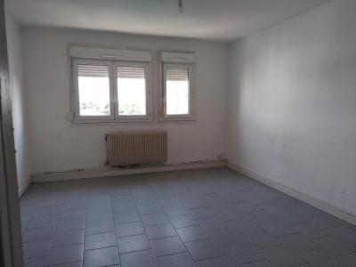 For rent Saint-julien-les-villas 4 rooms 77 m2 Aube (10800) photo 2