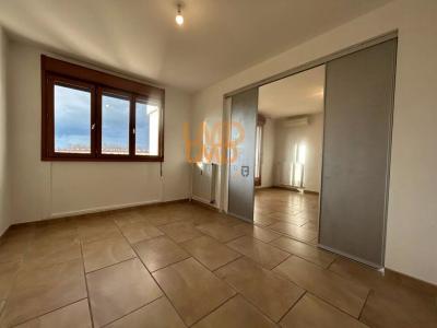 For sale Tarascon 4 rooms 85 m2 Bouches du Rhone (13150) photo 2