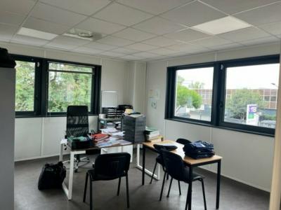 Louer Commerce 1000 m2 Bordeaux