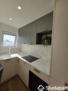 For rent Paris-14eme-arrondissement 2 rooms 37 m2 Paris (75014) photo 2