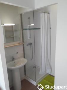 For rent Pessac 1 room 13 m2 Gironde (33600) photo 4