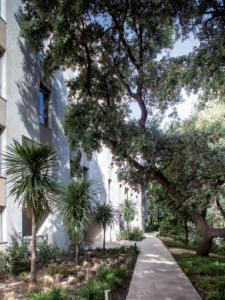 For rent Marseille-8eme-arrondissement 5 rooms 139 m2 Bouches du Rhone (13008) photo 2