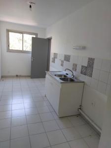 For rent Marseille-8eme-arrondissement 4 rooms 97 m2 Bouches du Rhone (13008) photo 4
