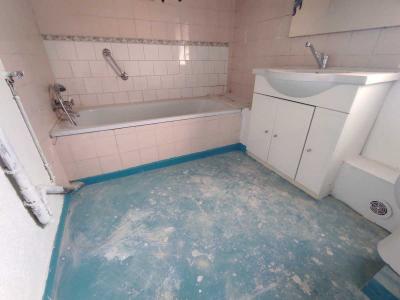 For sale Roquemaure 2 rooms 46 m2 Gard (30150) photo 3
