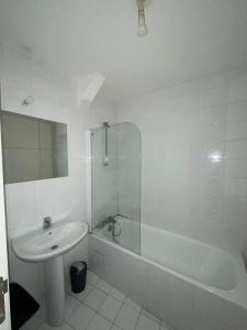 For rent Paris-3eme-arrondissement 3 rooms 62 m2 Paris (75003) photo 4