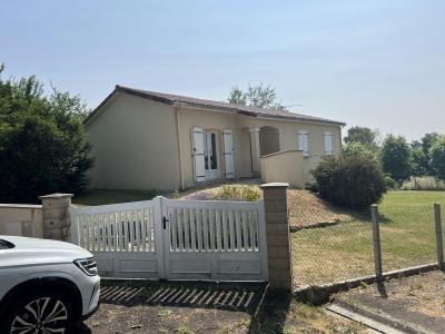 For sale Confolens 92 m2 Charente (16500) photo 1