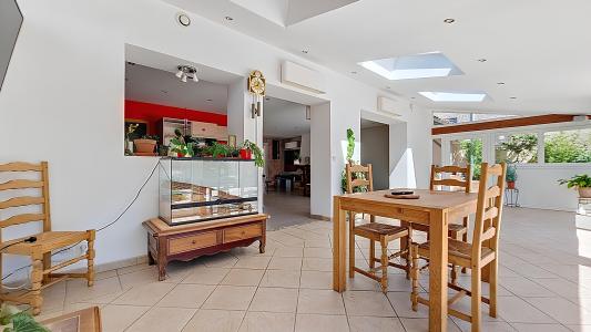 For sale Saint-genis-laval 5 rooms 226 m2 Rhone (69230) photo 1