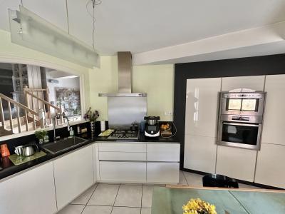 For sale Saint-etienne 7 rooms 236 m2 Loire (42100) photo 4