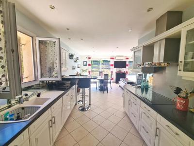 For sale Sanary-sur-mer 4 rooms 119 m2 Var (83110) photo 4