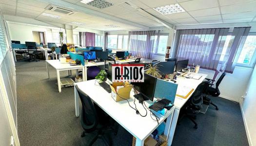 Louer Bureau 325 m2 Six-fours-les-plages