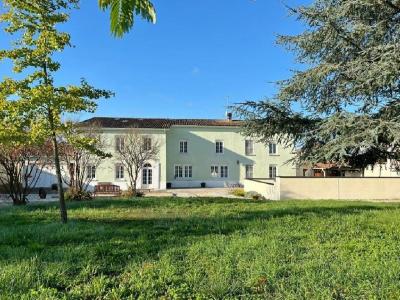 For sale 9 rooms 302 m2 Charente (16140) photo 1