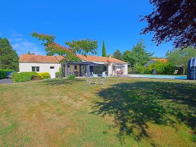 For sale 6 rooms 164 m2 Vendee (85440) photo 0