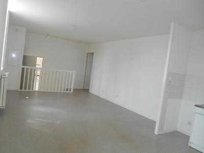 For rent Bois-sainte-marie 2 rooms 44 m2 Saone et loire (71800) photo 2