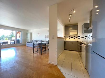 Louer Appartement 70 m2 Courbevoie