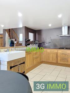 For sale Villiers-en-plaine 10 rooms 202 m2 Deux sevres (79160) photo 1