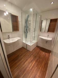 For rent Paris-18eme-arrondissement 4 rooms 80 m2 Paris (75018) photo 0