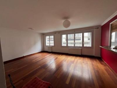 For rent Paris-18eme-arrondissement 4 rooms 80 m2 Paris (75018) photo 1