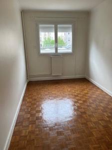 For rent Paris-18eme-arrondissement 4 rooms 80 m2 Paris (75018) photo 2