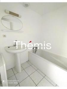 For sale Guingamp 2 rooms 34 m2 Cotes d'armor (22200) photo 3