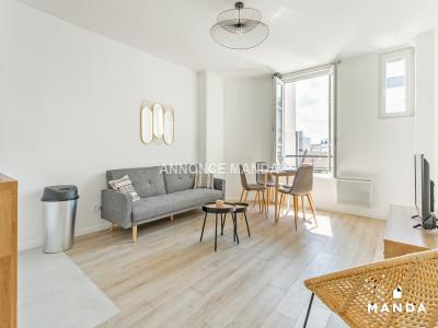 Louer Appartement 35 m2 Courbevoie