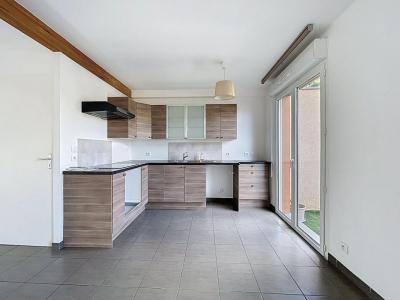 For sale Pierre-benite 4 rooms 83 m2 Rhone (69310) photo 2