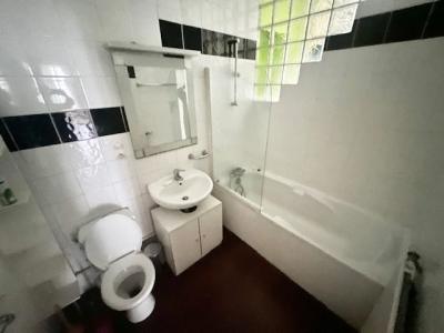 For sale Saint-etienne 2 rooms 69 m2 Loire (42000) photo 3