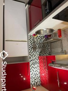 For rent Puteaux 1 room 26 m2 Hauts de Seine (92800) photo 3