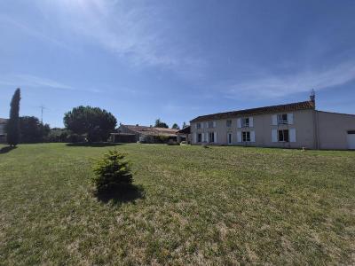For sale 7 rooms 160 m2 Charente maritime (17400) photo 0