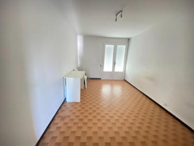 For sale Montpellier 3 rooms 74 m2 Herault (34090) photo 2