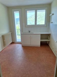 For rent Saint-geniez-d'olt 3 rooms 74 m2 Aveyron (12130) photo 1