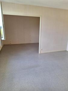 For rent Saint-geniez-d'olt 3 rooms 74 m2 Aveyron (12130) photo 4