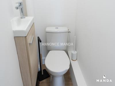 For rent Lyon-8eme-arrondissement 6 rooms 9 m2 Rhone (69008) photo 2