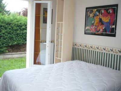For rent Villenave-d'ornon 1 room 15 m2 Gironde (33140) photo 2