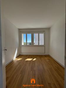 Louer Appartement 56 m2 Ancone