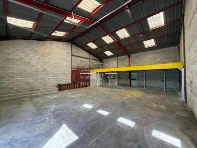 Louer Commerce 130 m2 Saint-martin-de-crau