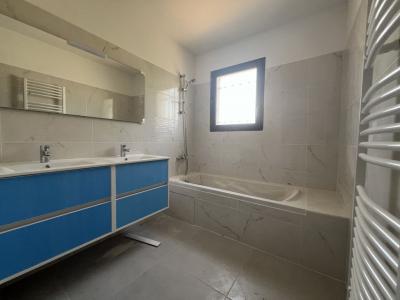 For sale 4 rooms 94 m2 Herault (34340) photo 3