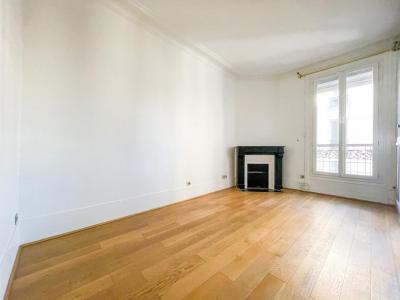 For sale Paris-18eme-arrondissement 4 rooms 72 m2 Paris (75018) photo 3