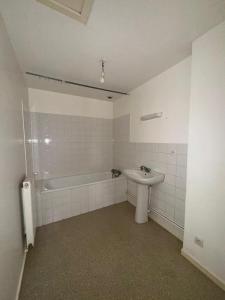 For rent Saint-bonnet-de-valclerieux 63 m2 Drome (26350) photo 4