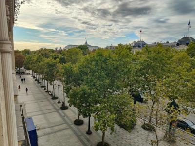 Louer Appartement 107 m2 Paris-8eme-arrondissement