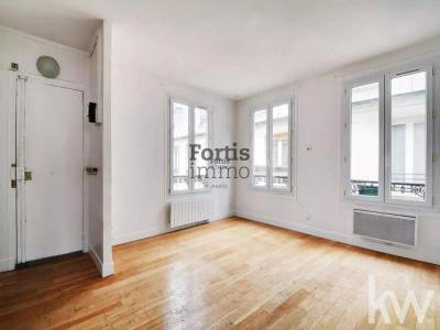 For sale Paris-18eme-arrondissement 3 rooms 45 m2 Paris (75018) photo 2