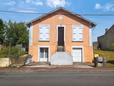 For sale Saintes 7 rooms 110 m2 Charente maritime (17100) photo 0