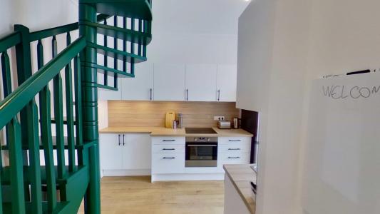 For rent Paris-18eme-arrondissement 7 rooms 121 m2 Paris (75018) photo 2