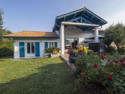 For sale Arcangues 5 rooms 142 m2 Pyrenees atlantiques (64200) photo 0