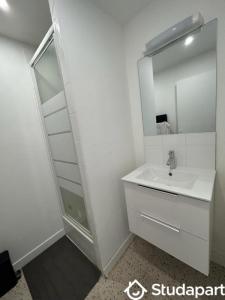 For rent Villeurbanne 1 room 12 m2 Rhone (69100) photo 2