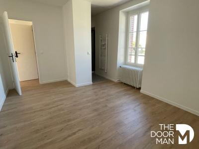 For sale Laval 6 rooms 109 m2 Mayenne (53000) photo 3